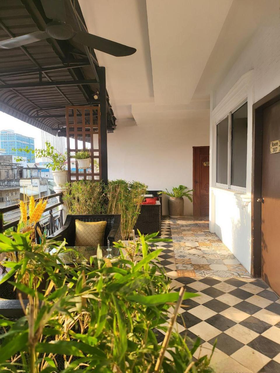 Sun Chakra Boutique Hotel Phnom Penh Exterior photo