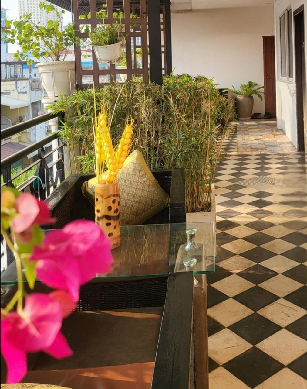 Sun Chakra Boutique Hotel Phnom Penh Exterior photo